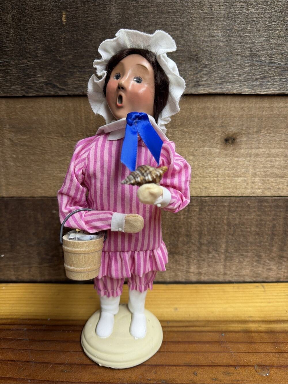 Byers' Choice 2001 She Sells Seashells.. The Carolers Girl Pink Bathing Suit 9"
